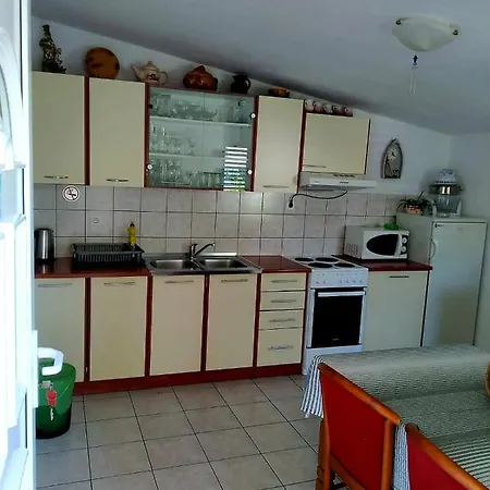 Nikola - Rina Apartman Brela