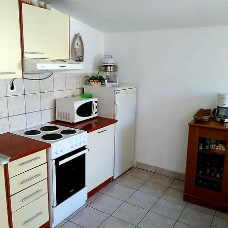 Nikola - Rina Apartman