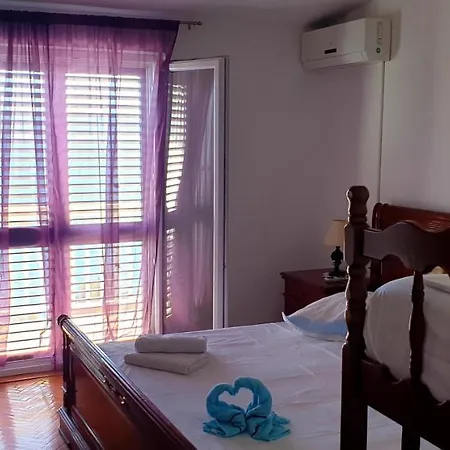 Nikola - Rina Apartman *