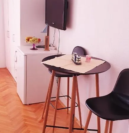 Nikola - Rina Apartman