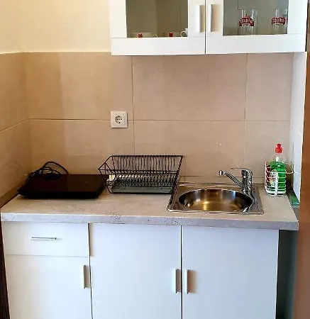 Nikola - Rina Apartman *